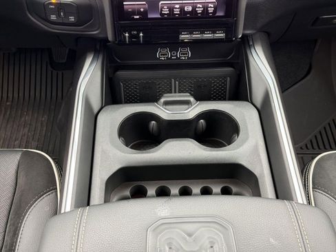 Used 2025 RAM 2500 Laramie AWD/4WD image 22
