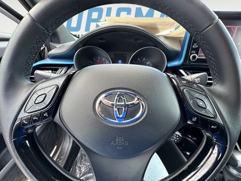 Used 2019 Toyota C-HR XLE FWD image 19