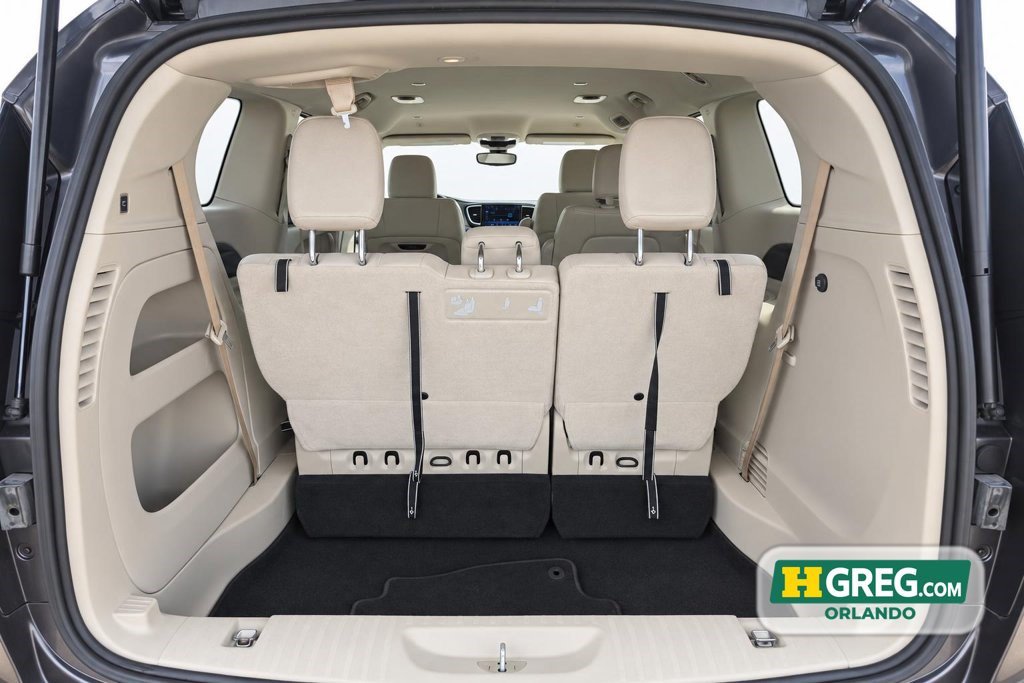 Used 2021 Chrysler Pacifica Touring-L FWD image 17