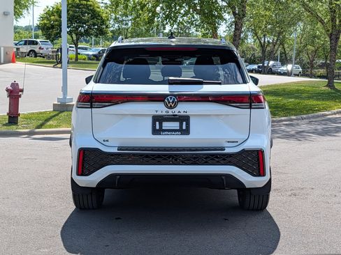 Used 2025 Volkswagen Tiguan SE R-Line AWD/4WD image 6