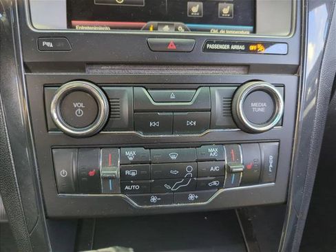 Used 2016 Ford Explorer XLT w/ Equipment Group 202A image 11