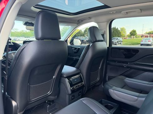 Used 2025 Lincoln Aviator AWD w/ Jet Appearance Package image 30