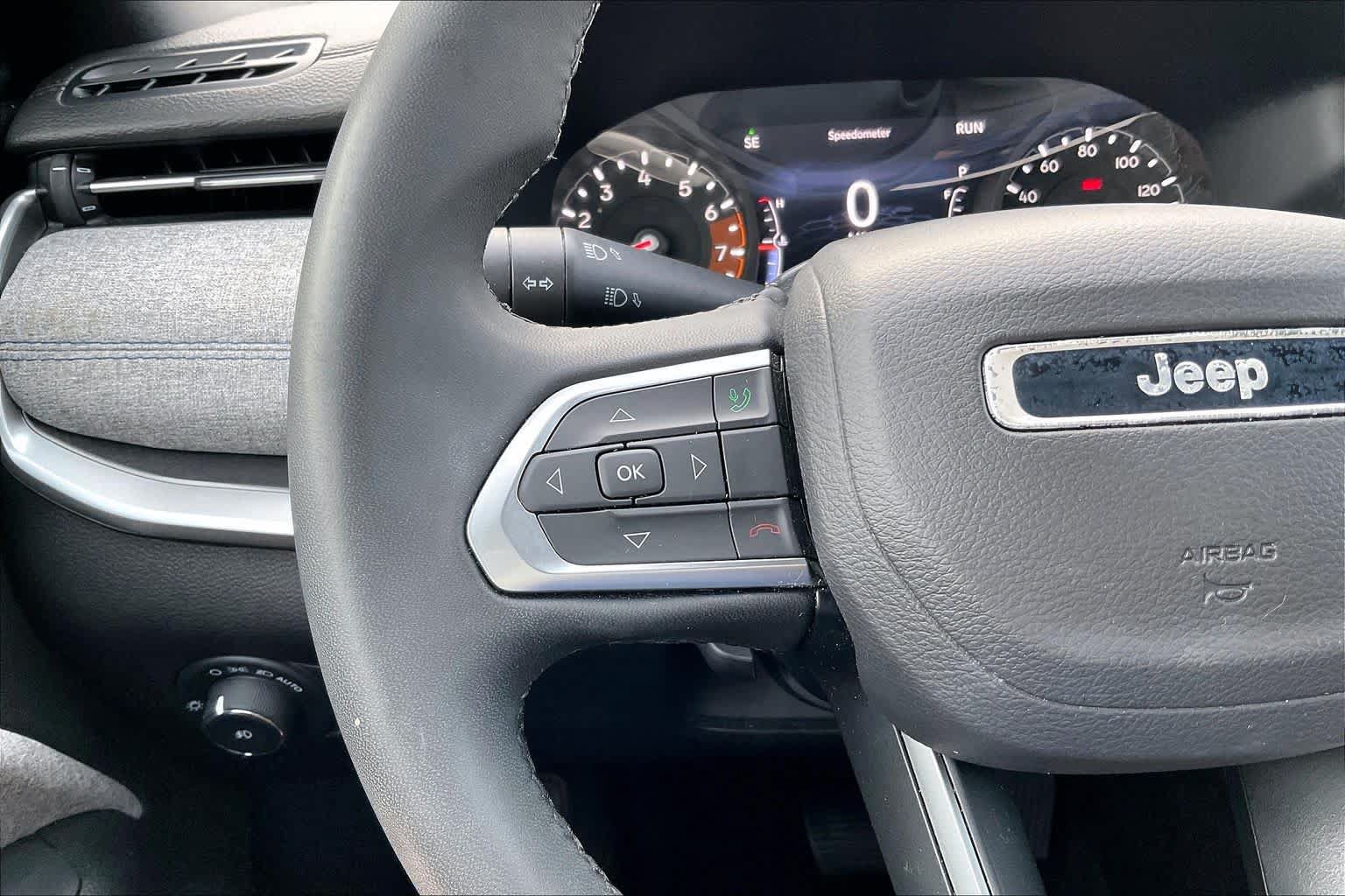 Used 2024 Jeep Compass Latitude AWD/4WD image 23