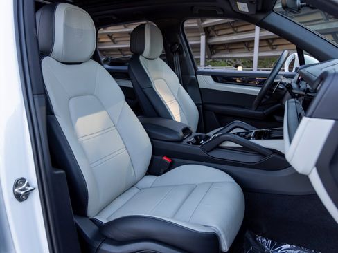 Certified 2025 Porsche Cayenne image 58