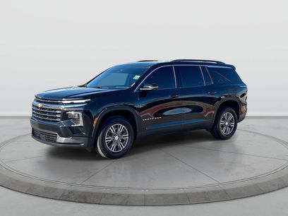 Used 2025 Chevrolet Traverse LT