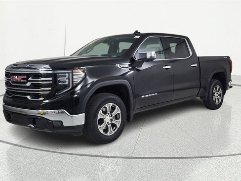 Used 2025 GMC Sierra 1500 SLT image 2