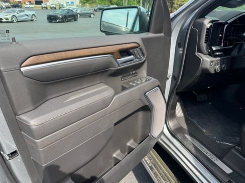 Certified 2025 Chevrolet Silverado 1500 High Country w/ Technology Package AWD/4WD image 23