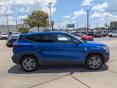 Used 2023 Kia Seltos LX AWD/4WD image 8