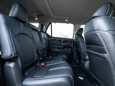 Used 2024 Honda Pilot Touring image 16