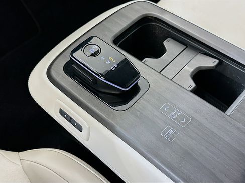 Used 2024 Nissan Ariya AWD image 25