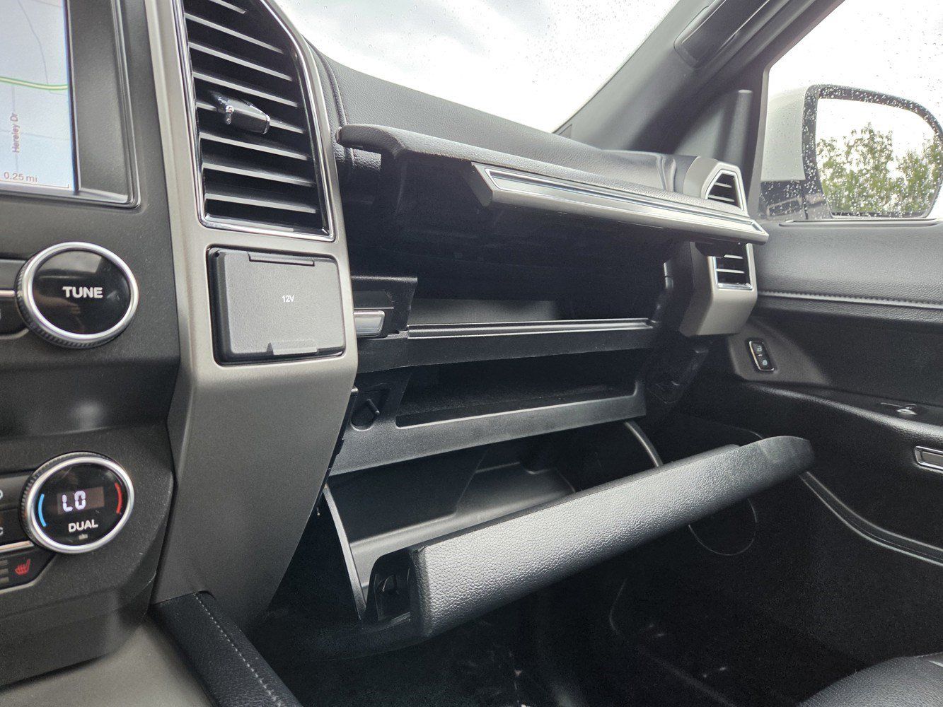 Used 2020 Ford Expedition XLT w/ Equipment Group 202A AWD/4WD image 13