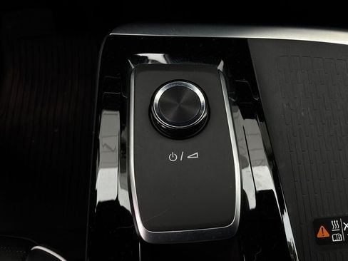 Used 2025 Buick Enclave Sport Touring w/ Power Package FWD image 30