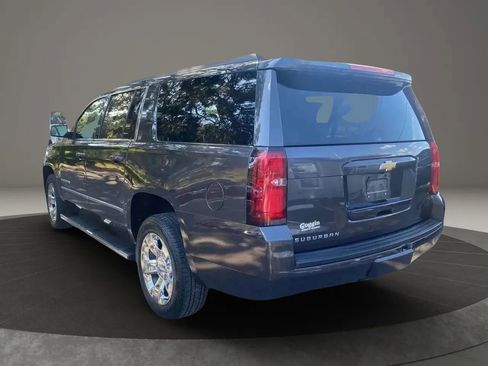 Used 2017 Chevrolet Suburban LT w/ LT Signature Package image 5