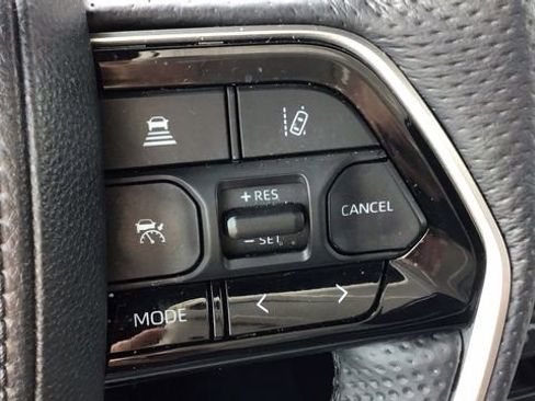 Used 2025 Toyota Sequoia Platinum image 30