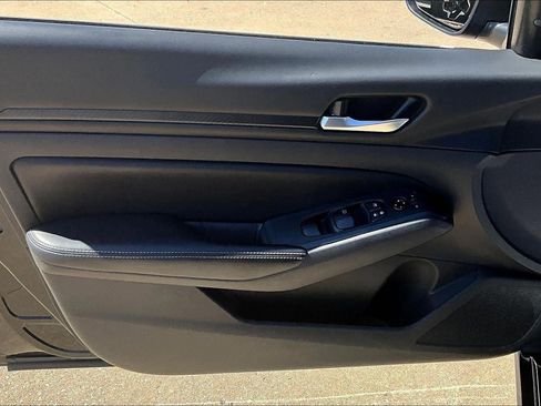 Used 2025 Nissan Altima 2.5 SV image 20