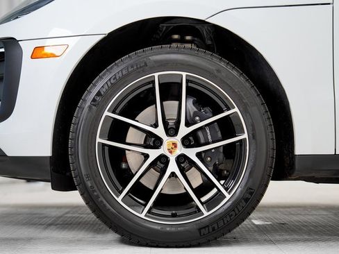 Used 2025 Porsche Macan image 31