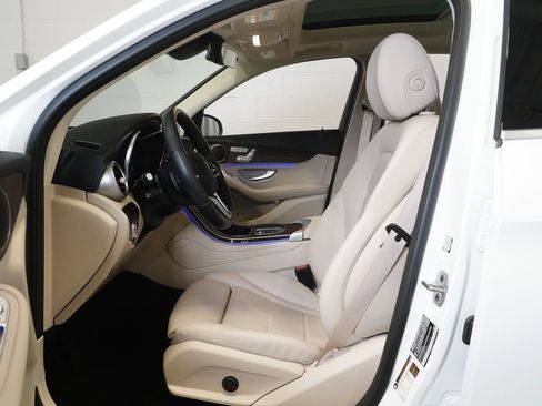 Certified 2022 Mercedes-Benz GLC 300 4MATIC image 11