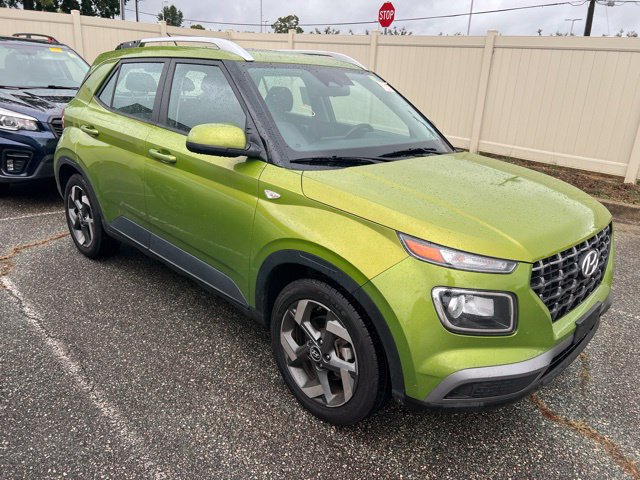 Used 2023 Hyundai Venue SEL w/ Cargo Package FWD image 2