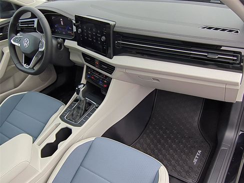 New 2026 Volkswagen Jetta SE FWD image 19