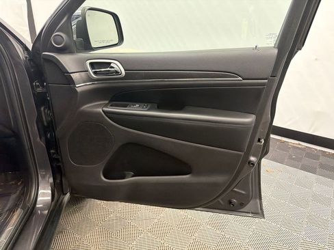 Used 2018 Jeep Grand Cherokee Limited image 15