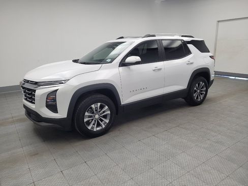 Used 2025 Chevrolet Equinox LT image 2