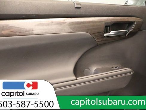 Used 2023 Toyota Highlander Limited image 30