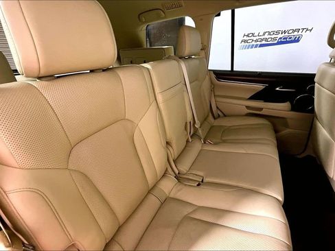 Used 2016 Lexus LX 570 4WD w/ Luxury Package image 22