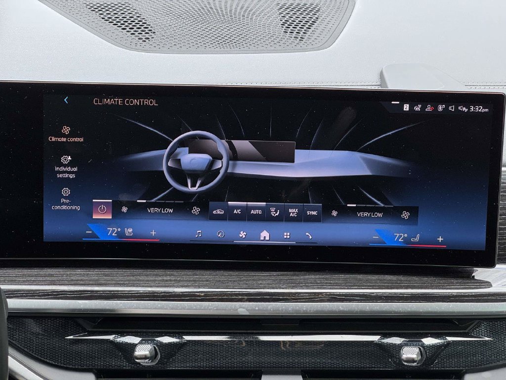 Used 2025 BMW X7 xDrive40i w/ M Sport Package AWD/4WD image 6