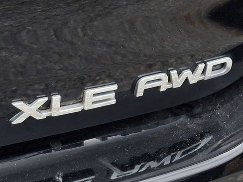 Used 2023 Toyota Highlander XLE image 31