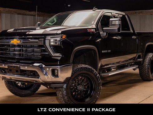 Used 2025 Chevrolet Silverado 2500 LTZ w/ LTZ Convenience Package image 5