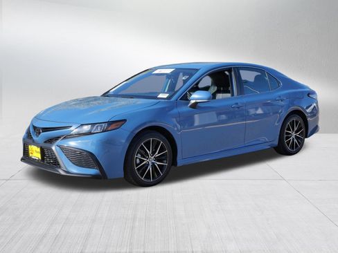 Certified 2024 Toyota Camry SE FWD image 3