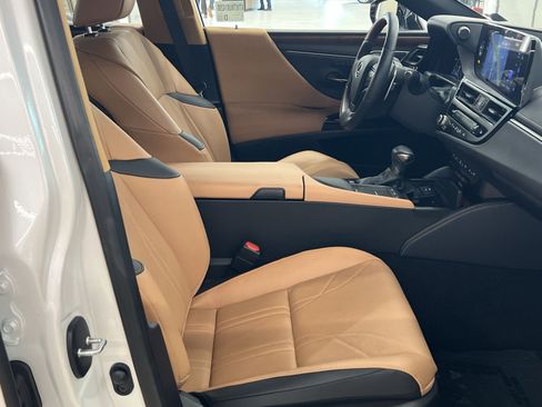 Used 2022 Lexus ES 300h w/ Accessory Package FWD image 27
