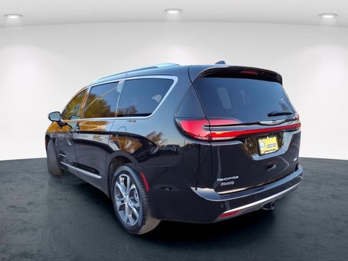 New 2026 Chrysler Pacifica Pinnacle w/ Trailer Tow Group AWD/4WD image 7