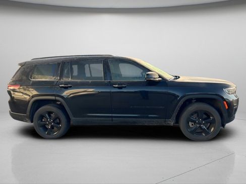 Used 2023 Jeep Grand Cherokee L Altitude image 3