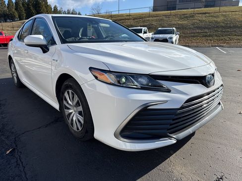 Used 2021 Toyota Camry LE image 6