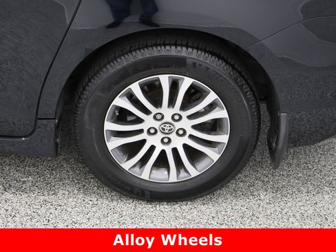 Used 2020 Toyota Sienna XLE Premium image 9