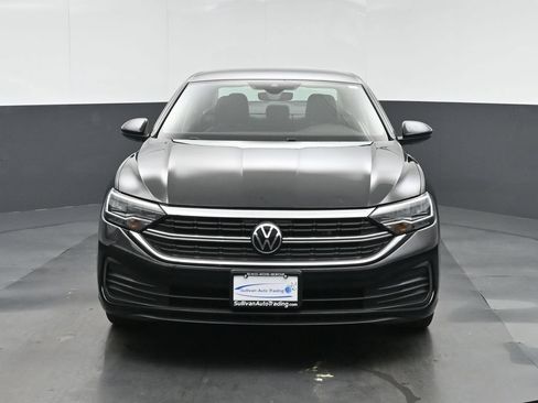Used 2024 Volkswagen Jetta SE FWD image 2