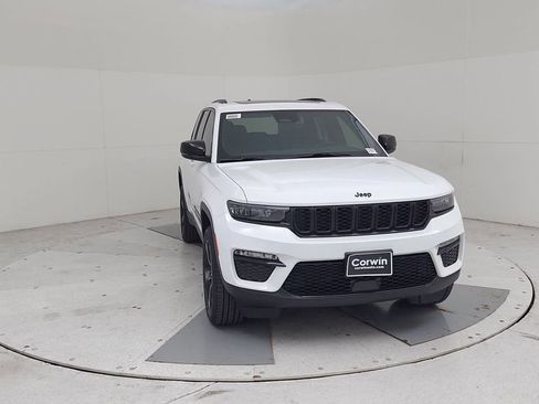 New 2025 Jeep Grand Cherokee Limited w/ Black Appearance Package image 4