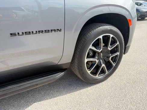 Used 2022 Chevrolet Suburban RST w/ Luxury Package AWD/4WD image 40