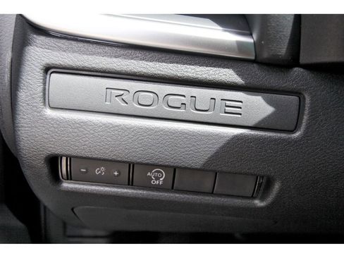 Used 2026 Nissan Rogue S FWD image 14