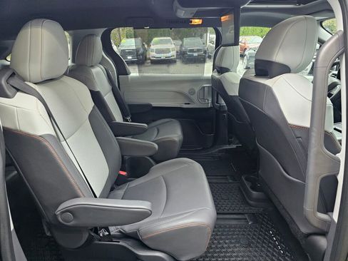 Used 2022 Toyota Sienna XSE image 12