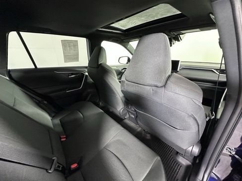 Used 2023 Toyota RAV4 SE image 13