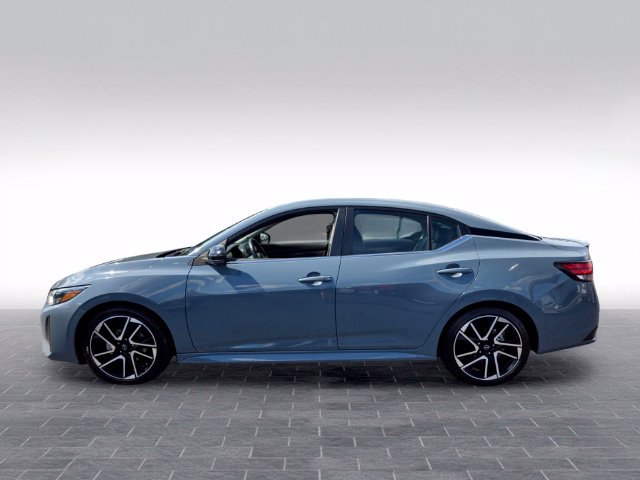 Used 2025 Nissan Sentra SR w/ SR Premium Package FWD image 4
