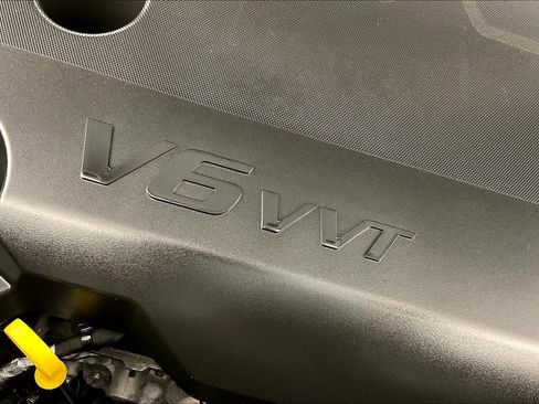 Used 2024 Buick Enclave Premium image 43