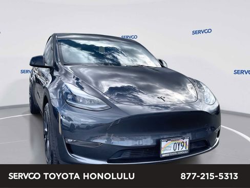 Used 2024 Tesla Model Y Long Range AWD/4WD image 1
