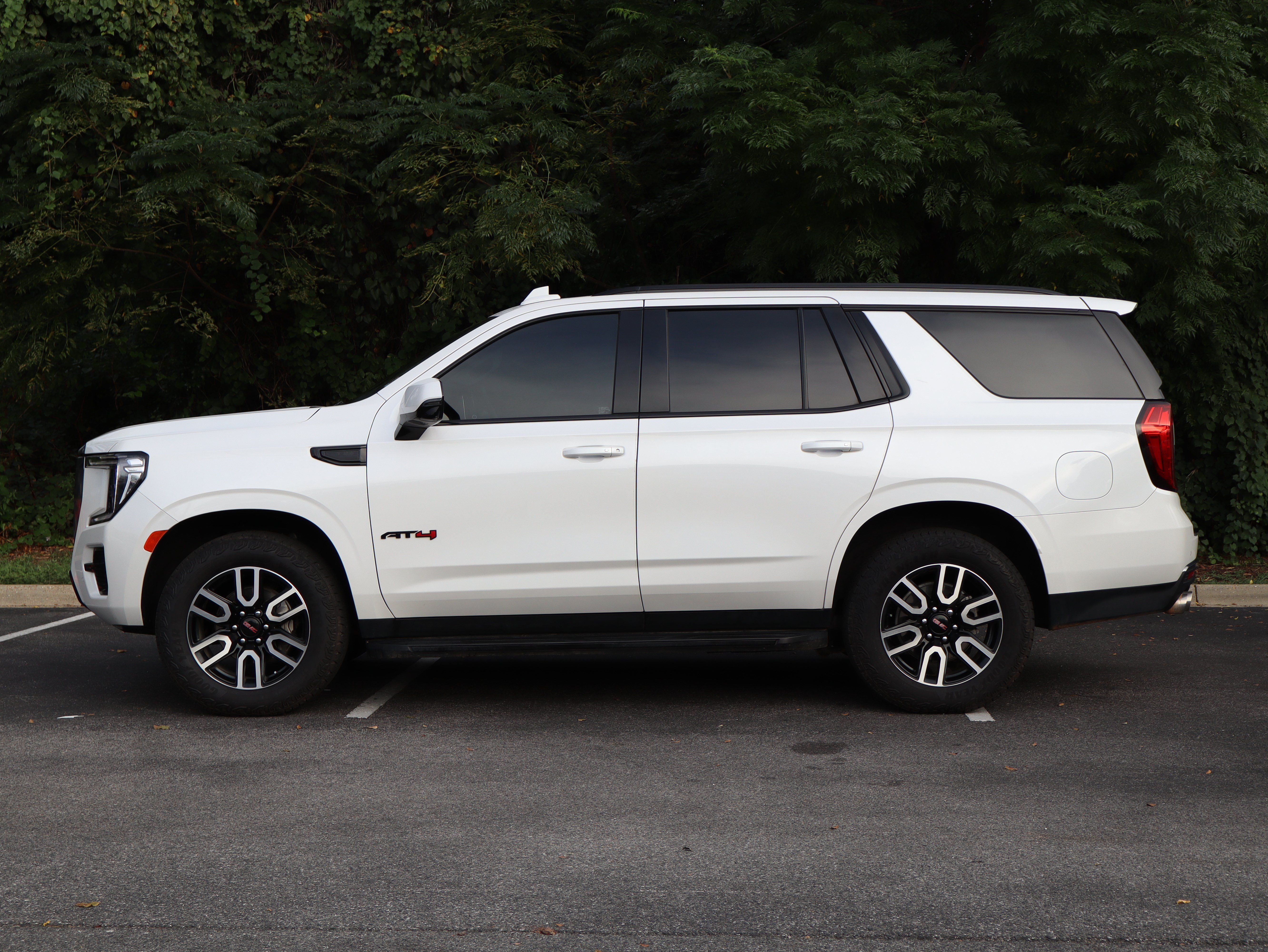 Used 2024 GMC Yukon AT4 w/ Technology Package AWD/4WD image 6