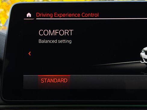 Used 2021 BMW M550i xDrive w/ Premium Package image 28