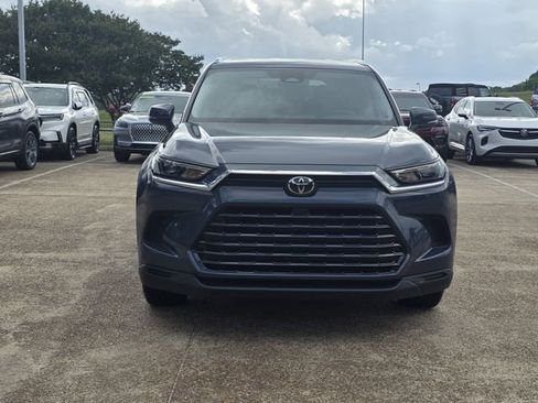 Used 2024 Toyota Grand Highlander FWD image 2