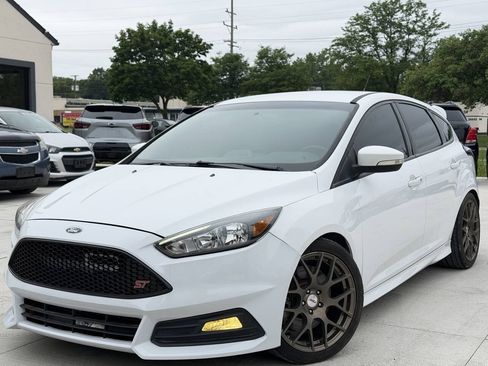 Used 2016 Ford Focus ST FWD image 4