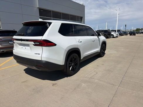 Used 2024 Toyota Grand Highlander AWD image 6